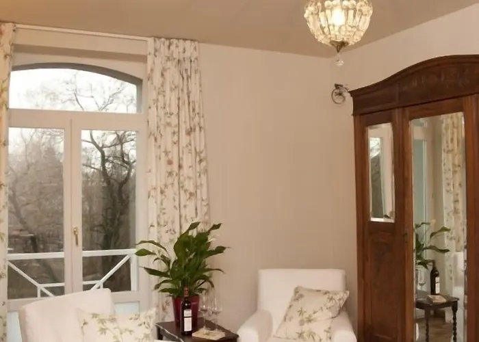 게스트하우스 La Maison De Maitre 3*